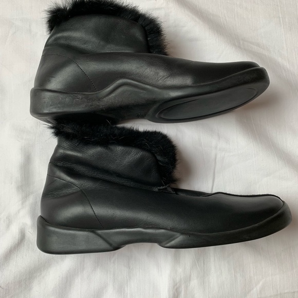 DKNY fur line, short black leather boots, size 5.5 - Picture 2 of 6